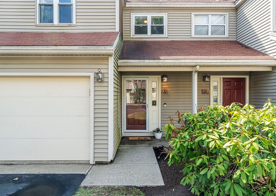 1st image of 18 Thayer Pond Dr #4
