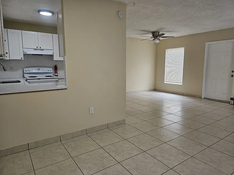 5836 S 37th Ct — Photo 7