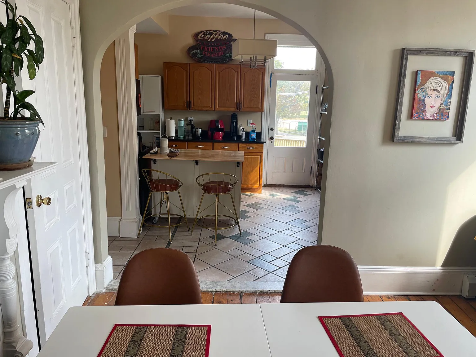 4 bed, 2500 sqft, $3,600 — Photo 2