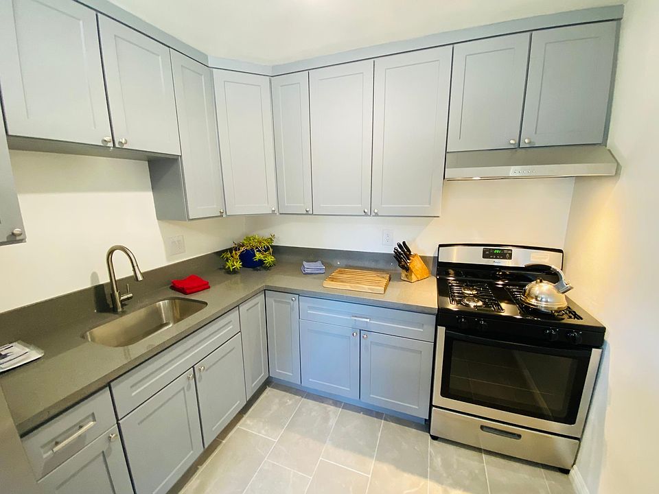 All stainless appliances and quartz countertops.