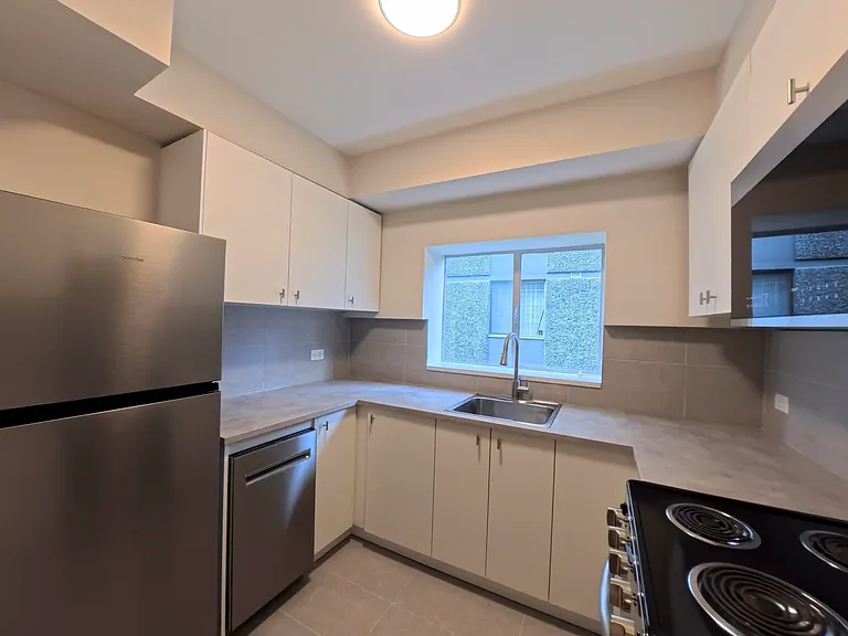 1540 Haro St #2B — Photo 7