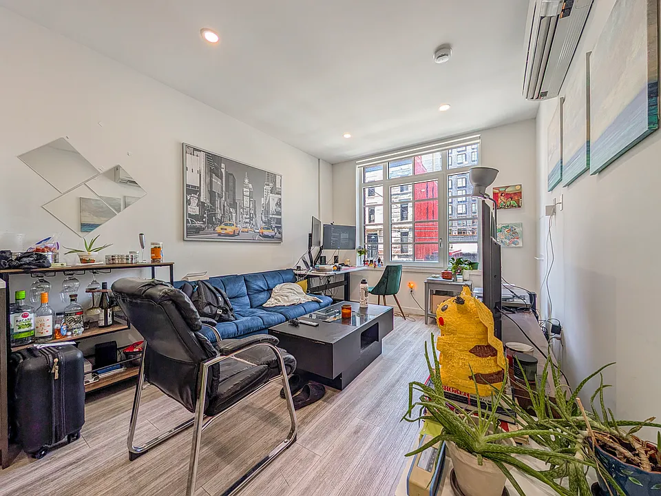 388 Vernon Ave #211
