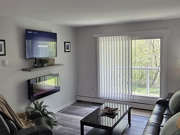 4th image of 3811 54th Ave #203