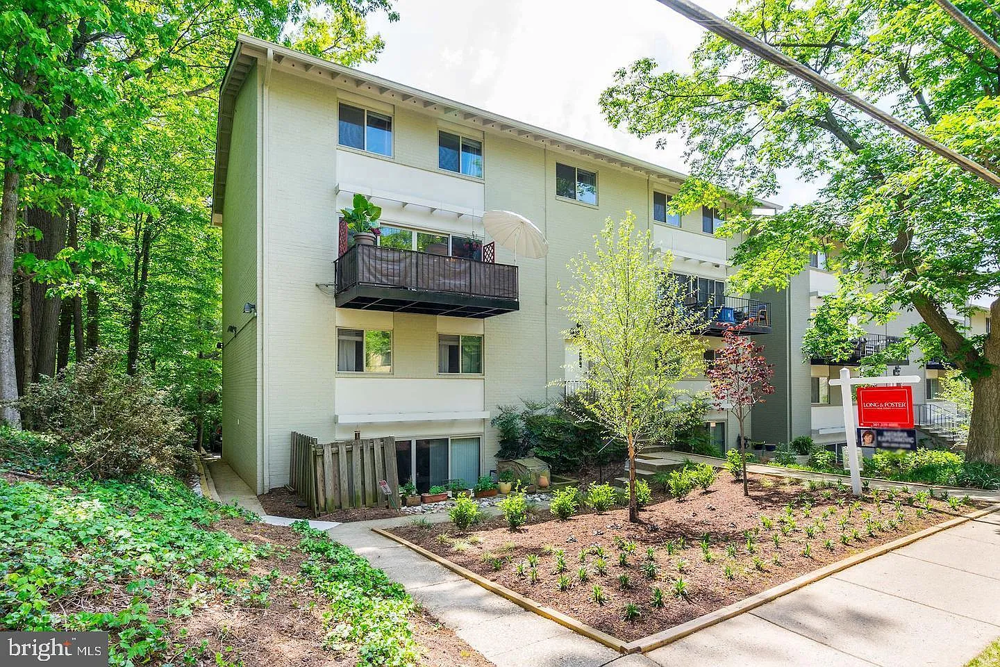 2 bed, 1.5 bath, 1052 sqft, $2,150 — Photo 2
