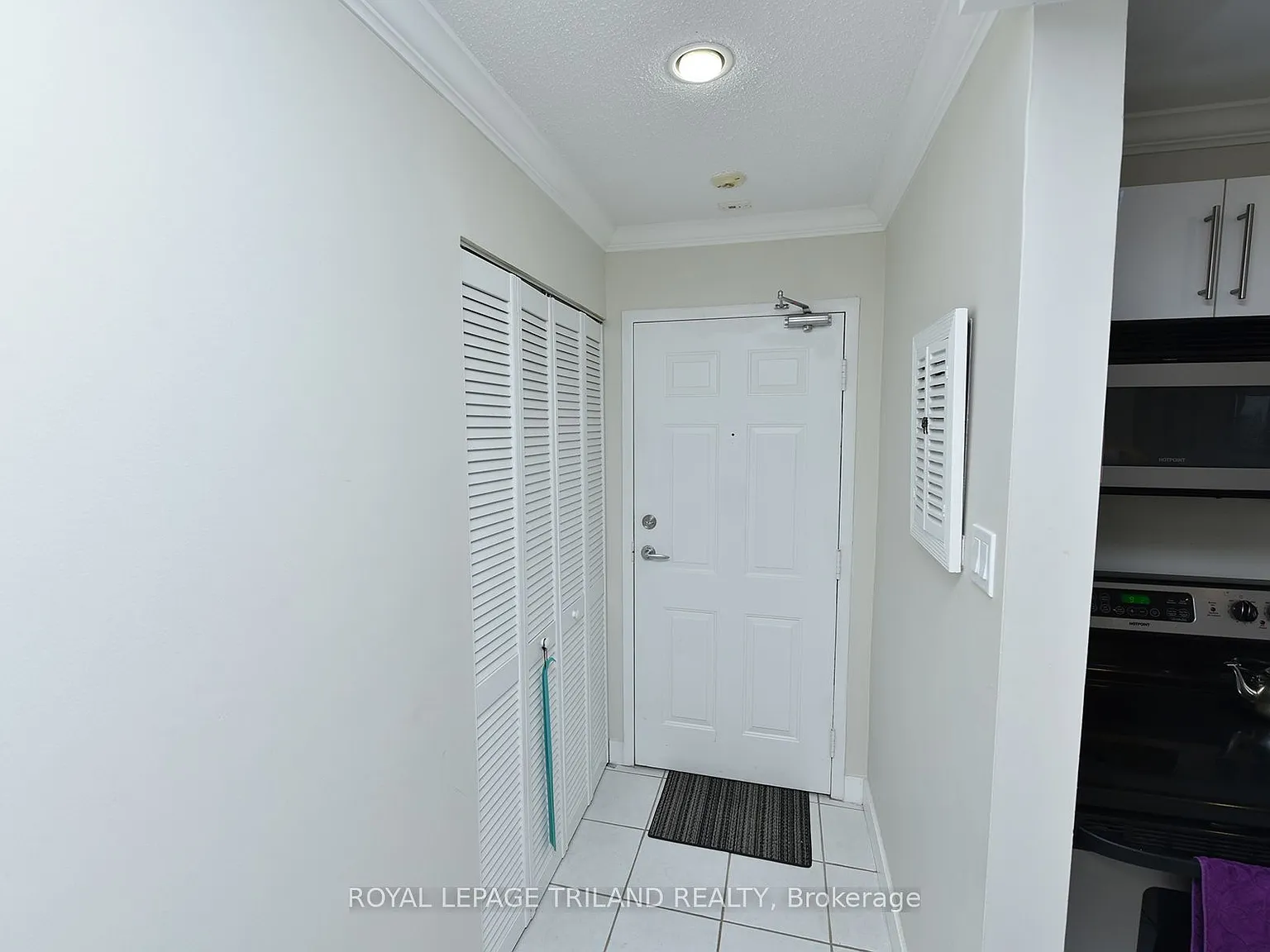 Lynwood Condos — Photo 4