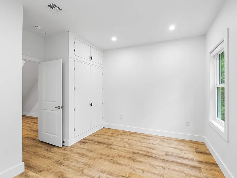 442 W Queen Ln #2 — Photo 12