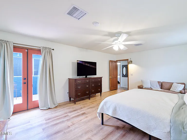 1708 E Montebello Ave — Photo 10