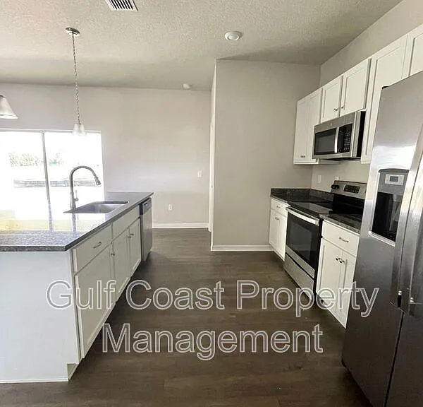 1700 NW 6th St — Photo 8