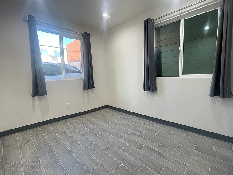 421 3rd Ln #B — Photo 3