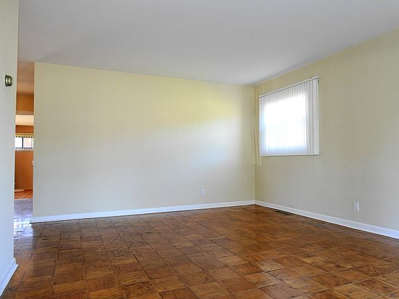 5th image of 3318 Terrier Ln