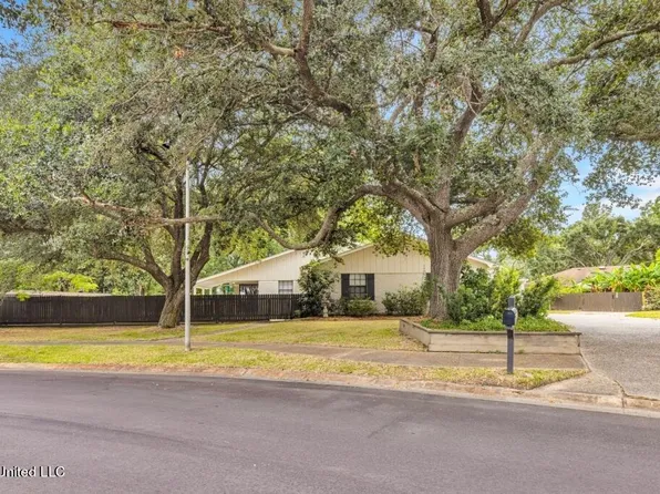 104 Leigh Cir, Ocean Springs, MS 39564