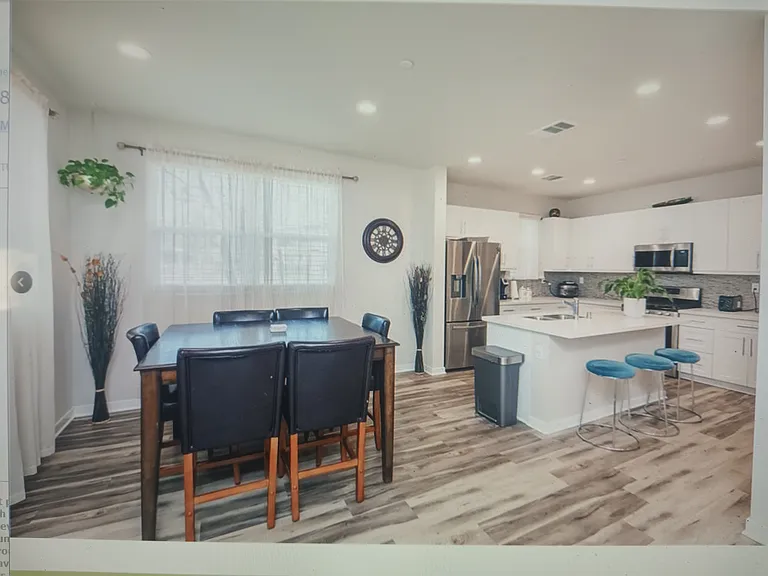 686 Heritage Ln — Photo 13