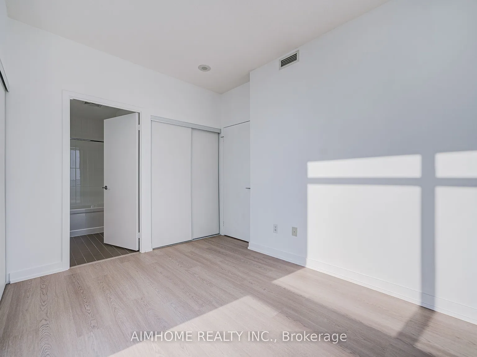 3 bed, $2,890 — Photo 4