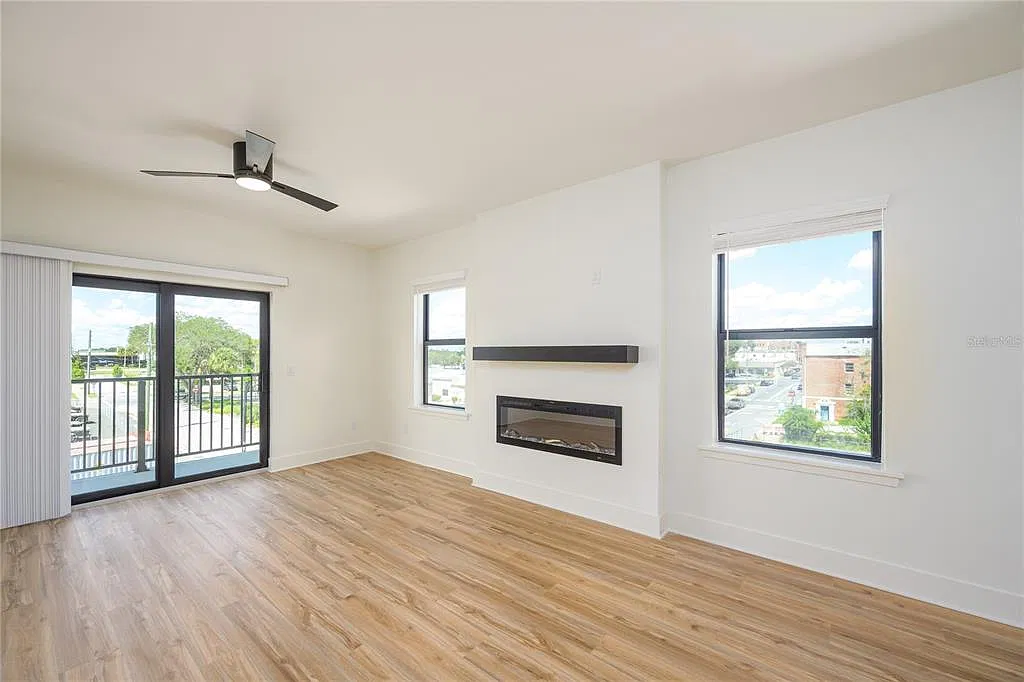 2 bed, 2.0 bath, 1162 sqft, $1,900 — Photo 2