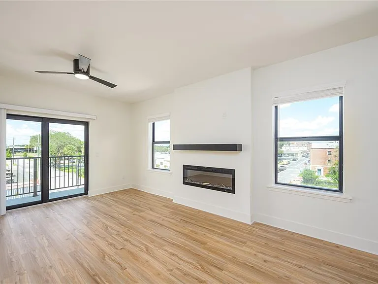 419 SE 1st Ave #102 — Photo 15