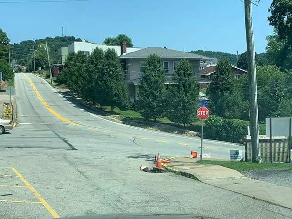 465 4th St, Charleroi, PA 15022