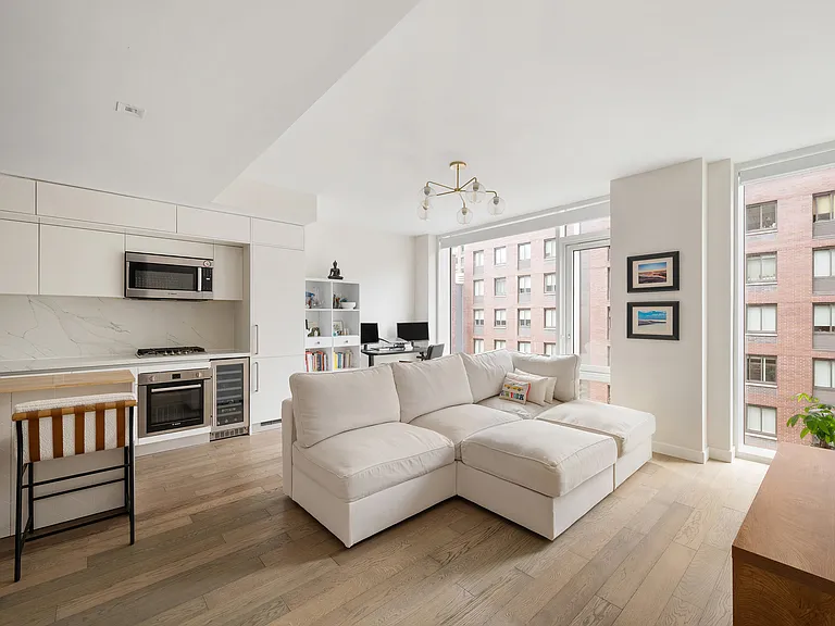 505 W 43rd St #7A — Photo 1