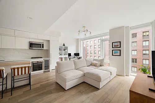 505 W 43rd St #7A Photo 1