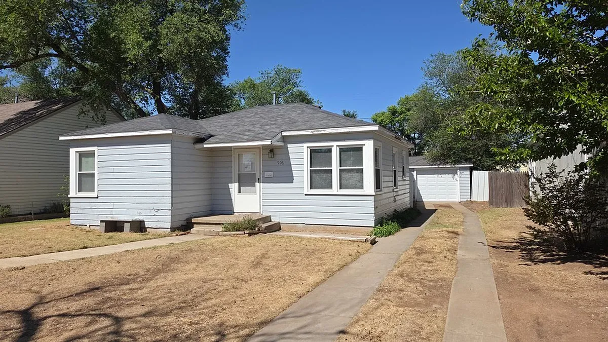 Building Photo - 906 S Austin St