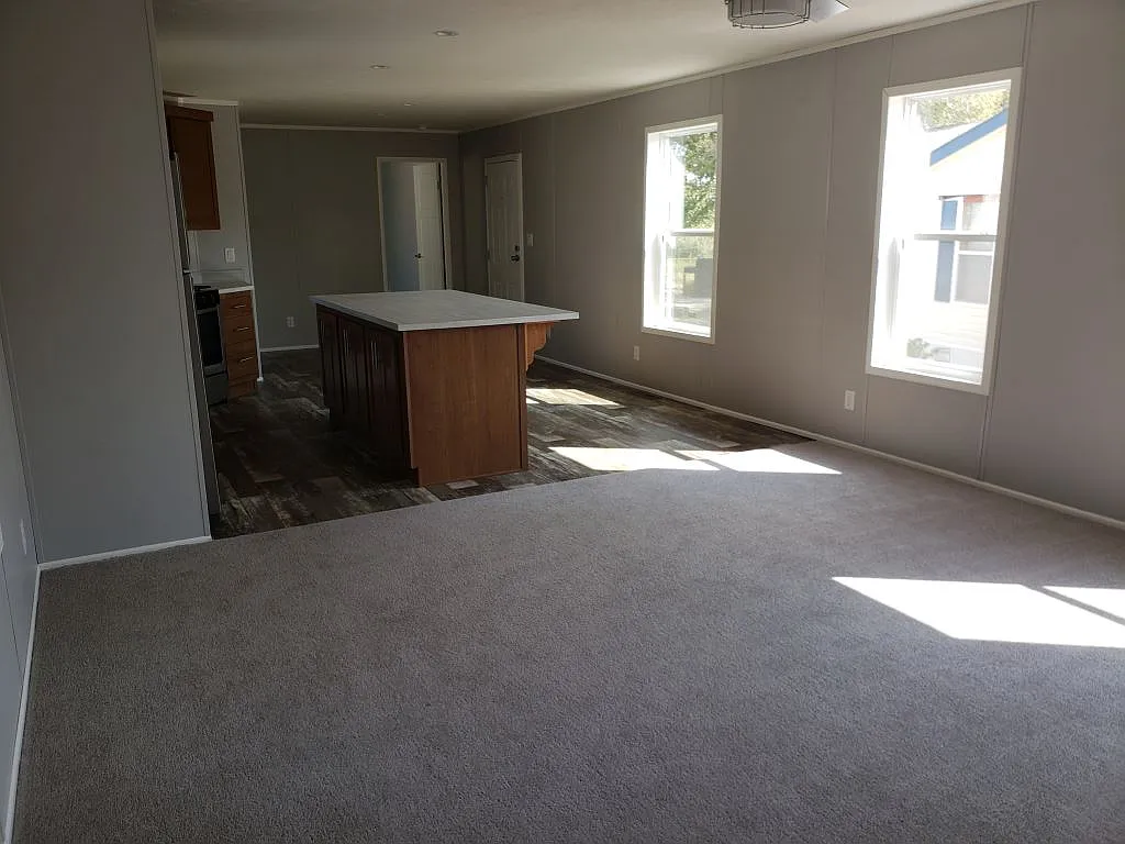 3 bed, 2.0 bath, 1185 sqft, $1,665 — Photo 4