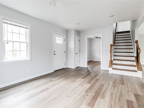 3rd image of 1113 New York Ave