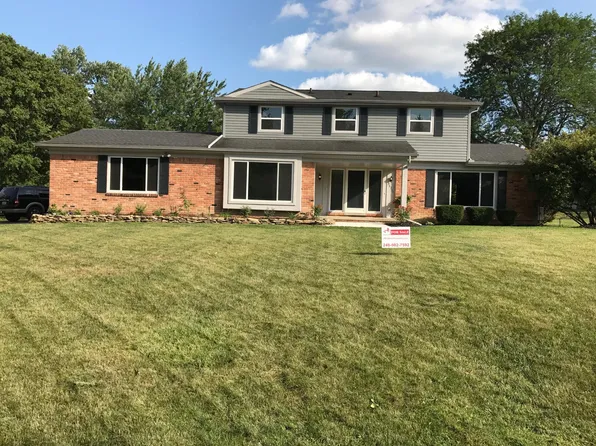38235 Connaught Dr, Northville, MI 48167