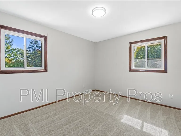 8148 S 88th St — Photo 25