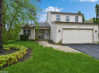15 Sherwood Ct, Mundelein, IL
