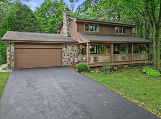 S72W30804 Kettle Ridge Dr, Mukwonago, WI 53149