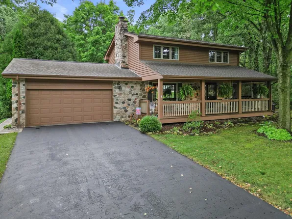S72W30804 Kettle Ridge DRIVE, Mukwonago, WI 53149