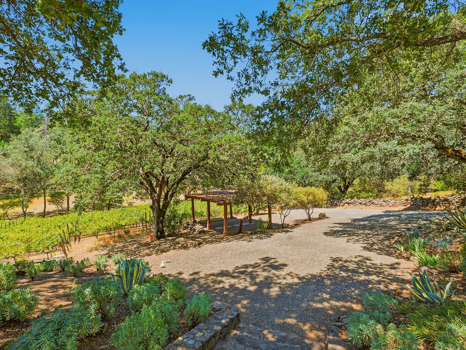 5 bed, 4500 sqft, $30,000 — Photo 3