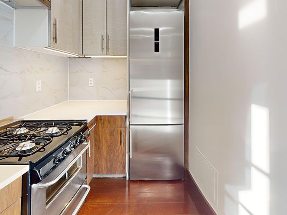5th image of 246 N 6th St APT 2B