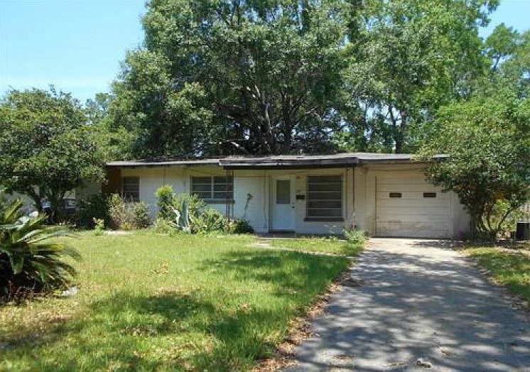1st image of 107 Saint Regis Dr