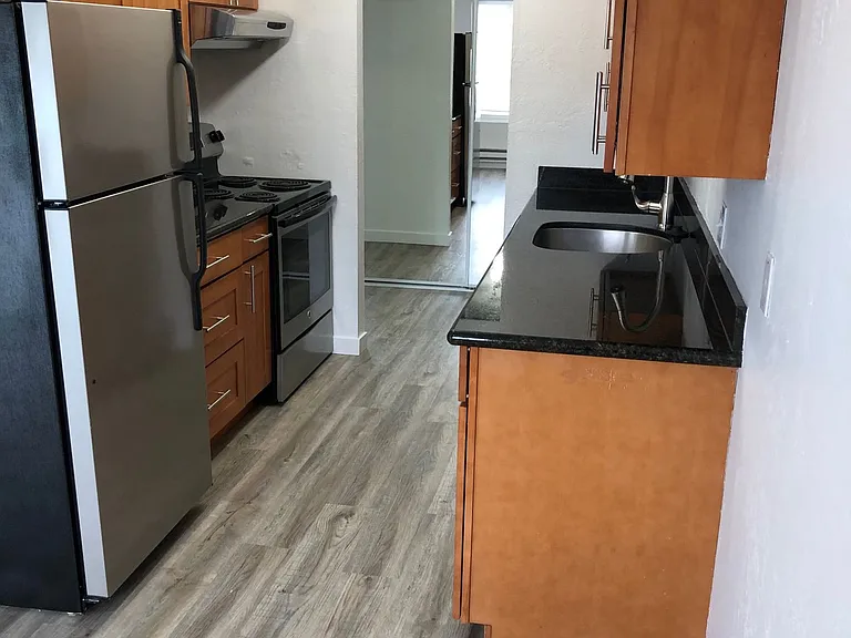 2839 Thorndyke Ave W — Photo 15