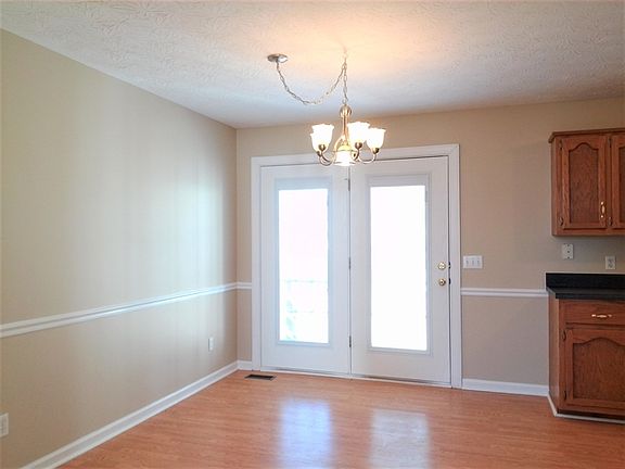 3rd image of 368 Huntington Dr