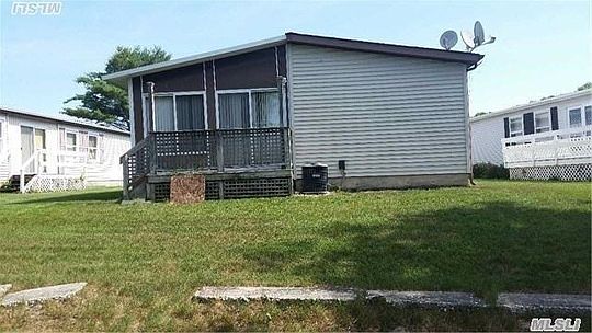 3rd image of 30 Dogwood Ln