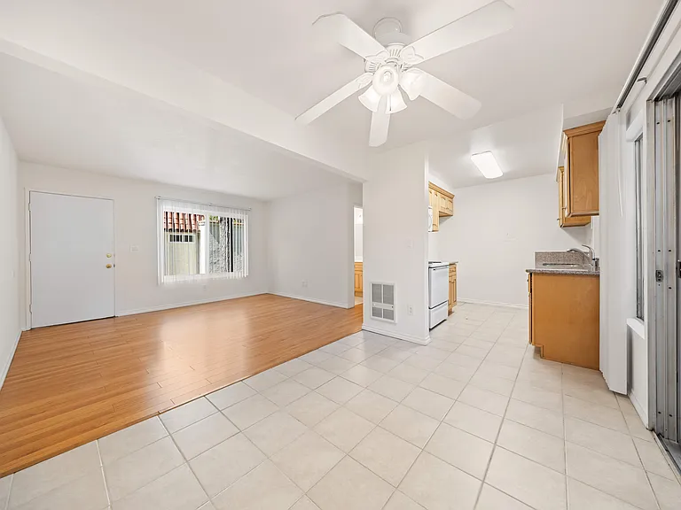 Los Patos Apartments — Photo 20