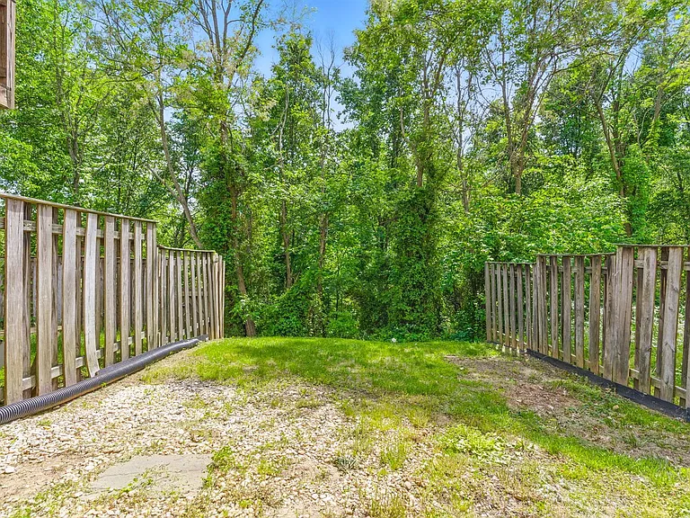 505 Knollwood Ct — Photo 29