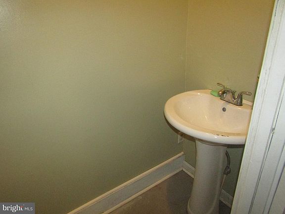 5th image of 1827 W Rockland St
