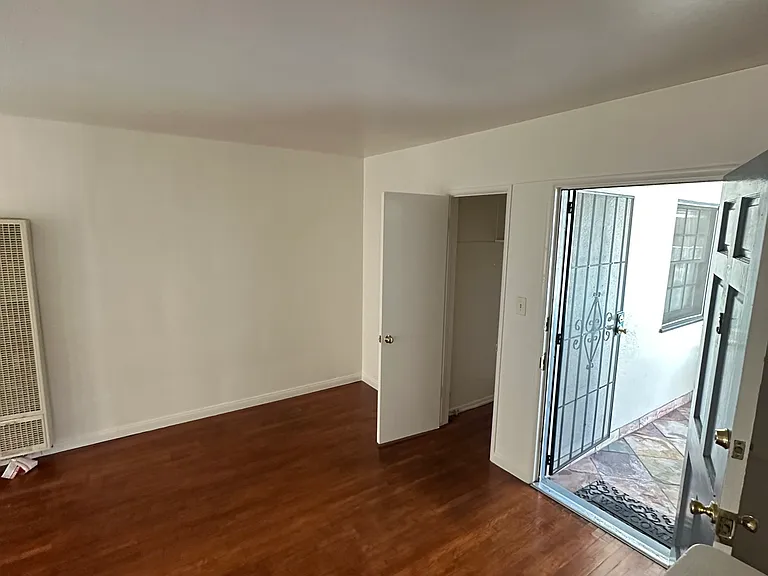 12835 Burbank Blvd #3 — Photo 11