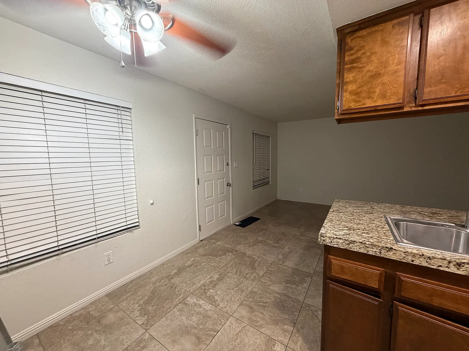 2 bed, 704 sqft, $1,700 — Photo 2