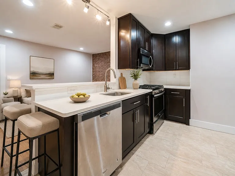 165 Webster Ave #1 — Photo 16