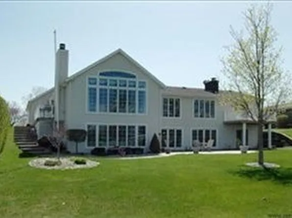 6883 Hayward Dr, Vicksburg, MI 49097