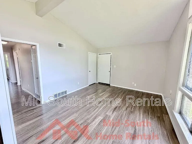 2298 Dells Ave — Photo 7