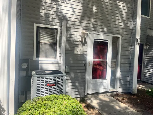 555 Russell Rd APT C12, Westfield, MA 01085