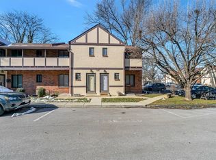 332 Barrington Square Est APT F, Saint Louis, MO