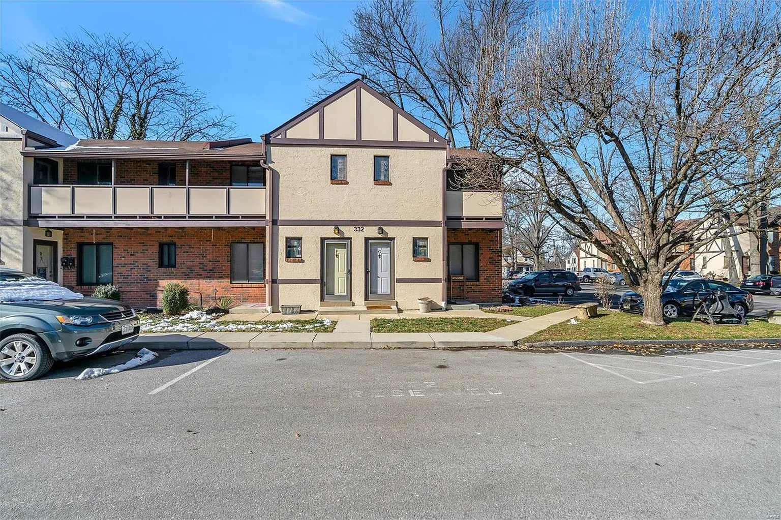 332 Barrington Square Est APT F photo 1