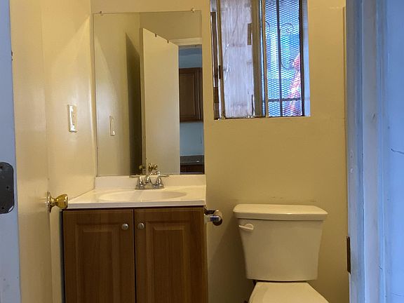 4th image of 3007-3013 1/2 Sierra St