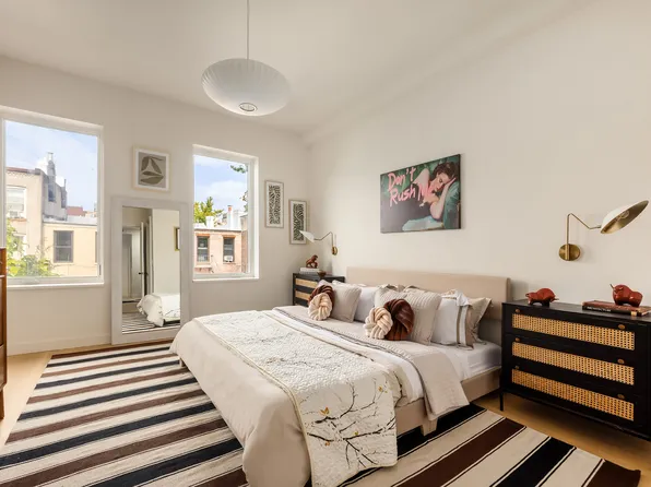 591 Tenth Street image 11 of 26