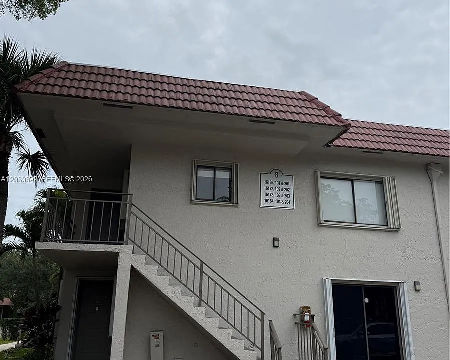 16184 Laurel Dr #204